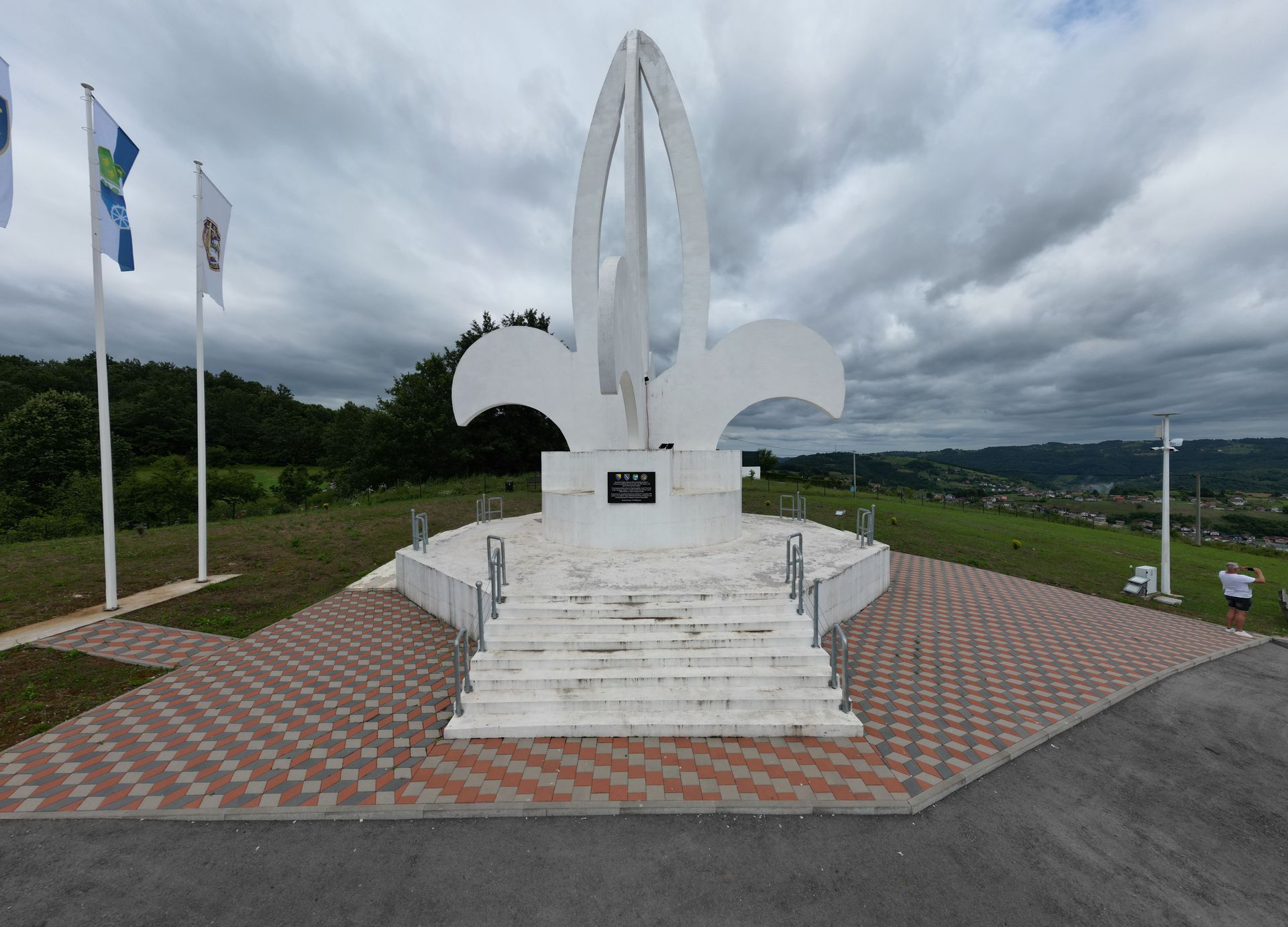 SPOMENIK LJILJAN
