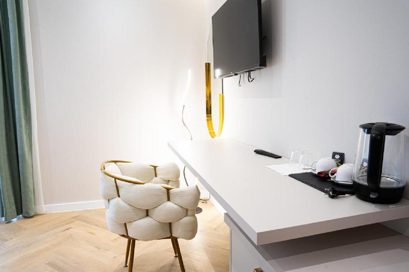 BOUTIQUE HOTEL LALA 